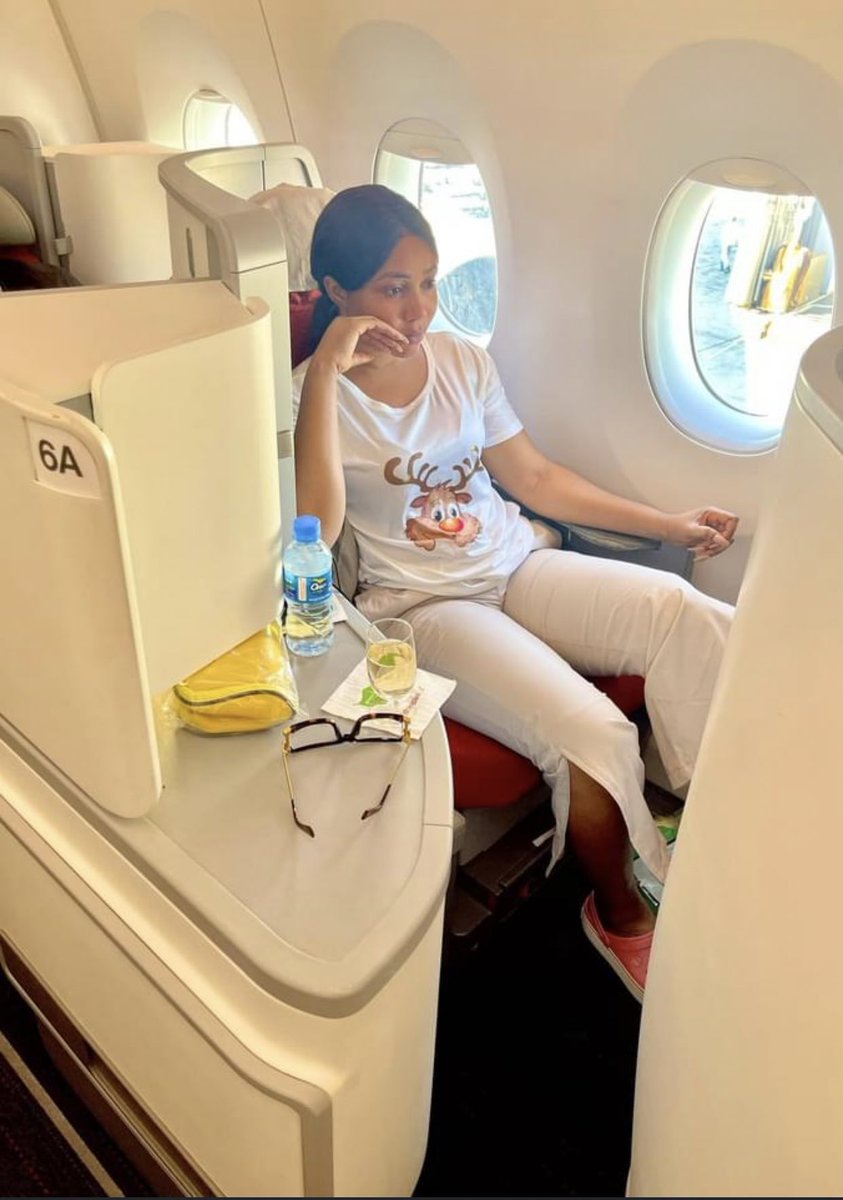 237gossipmail's tweet photo. Heading back home and that’s me behaving myself after screaming we won 4 : 1 before I realized I was on an Ethiopian flight.😂
Even the air hostesses are frowning.
Please pray for us to land safely ohh
#bravoleslions #AFCON2021
C
#Syndy #Emade https://t.co/sZBl1TpzV0