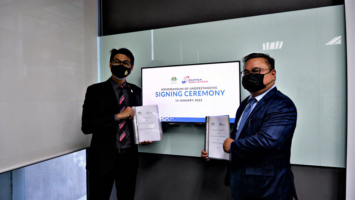 mspo_my's tweet photo. 14th January 2022 - Bursa Malaysia Derivatives Berhad and the Malaysian Palm Oil Certification Council (MPOCC) today signed a Memorandum of Understanding (MoU) to establish a mutually beneficial partnership that promotes sustainability and responsible practices amongst palm oil - https://t.co/rUFw40DrfF