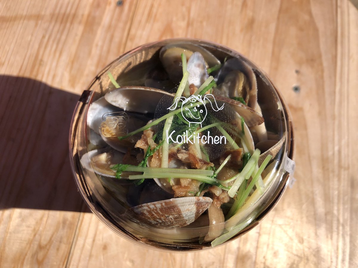 atom_55's tweet photo. 先週末のお昼ごはん
koi kitchen さん
前回の教訓をいかし12時すぎにかけこみ😋
きのこと水菜のボンゴレビアンコ
600円(Large+100円)
子どもたち、うまれて初めてアサリを食べたがり
「これ美味しいー❣️」
オソトゴハンの威力www
#コイキッチン
#koikitchen
#堀之内マルシェ
#ほりマル
#松山市 https://t.co/3neZz6Jhmb