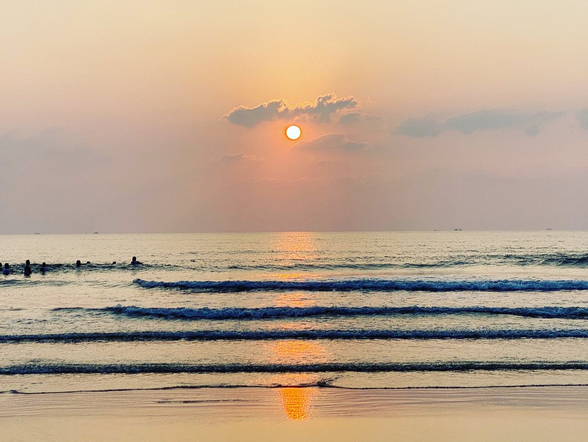 SanyuktaSam1's tweet photo. #workfromgoa 🏖When things get worse in #Delhi, life presents opportunities… a short work break !! 
#WorkFromGoa is the best gift !! https://t.co/NDATbNaPC4