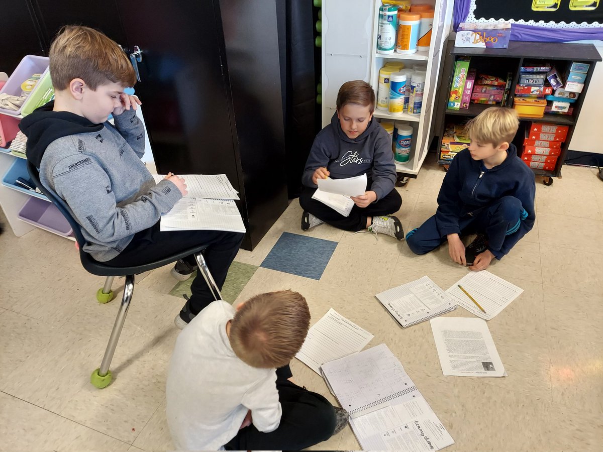 MsHasekampDRE's tweet photo. Dissecting the book Salt in His Shoes to find not only the theme, but to make sure we have text evidence to back it up. #showmetheproof #wsdlearns @discovery_ridge https://t.co/gLSm5SfeZU