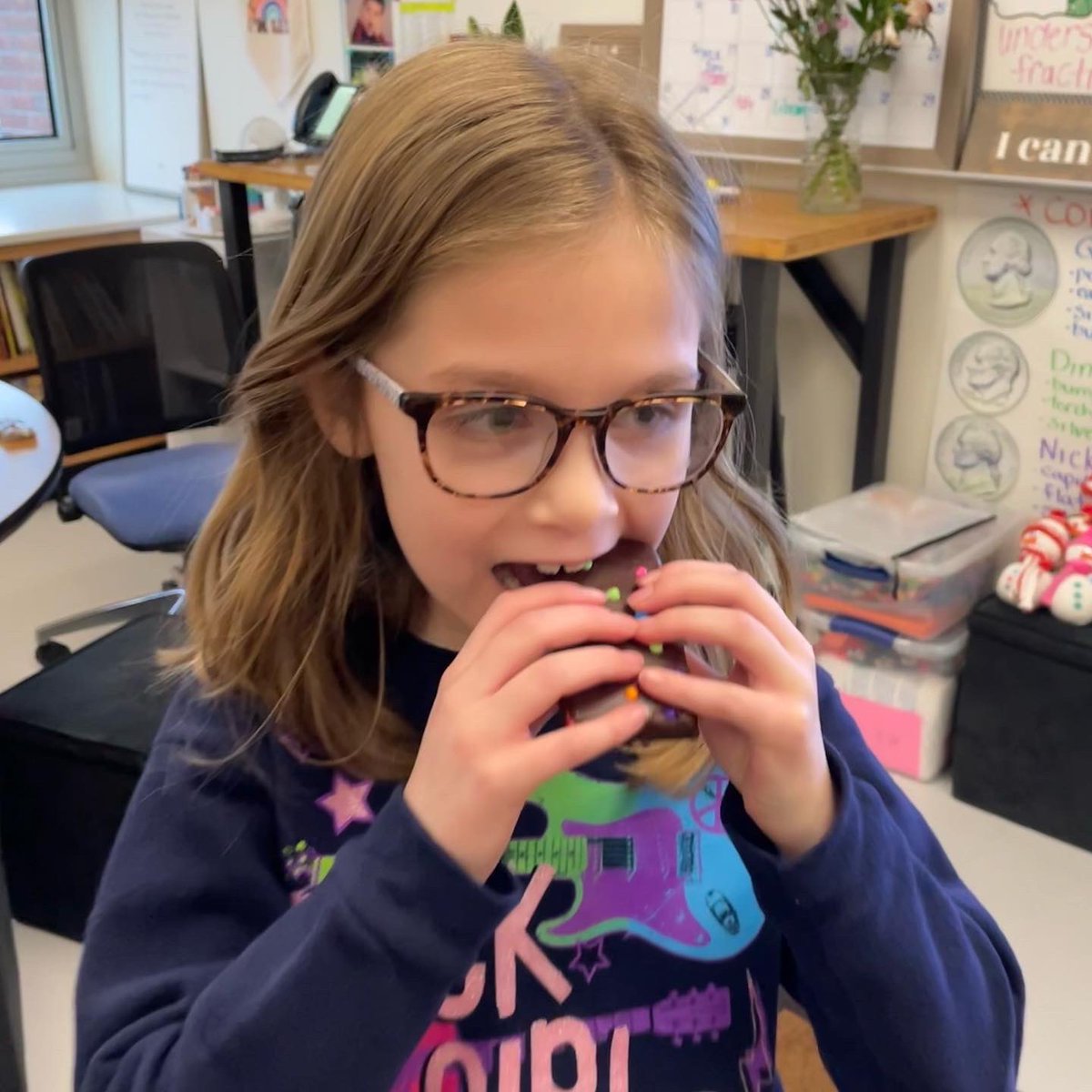 LynnetteMGall's tweet photo. Happy 8th Birthday to H! Loved the cosmic brownies as the treat of choice ❤️ #littledebbie @LittleDebbie #secondgradecadets #onevillage https://t.co/WmIOEOhGSP