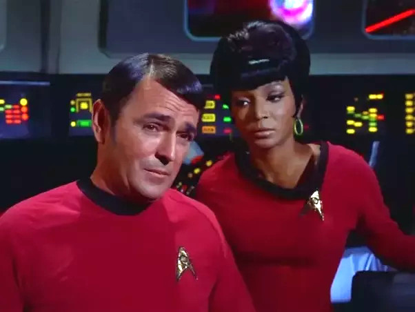 GnomonChronicl1's tweet photo. #RedShirtProblems
Scotty and Uhura. https://t.co/WQuDNgyxAS