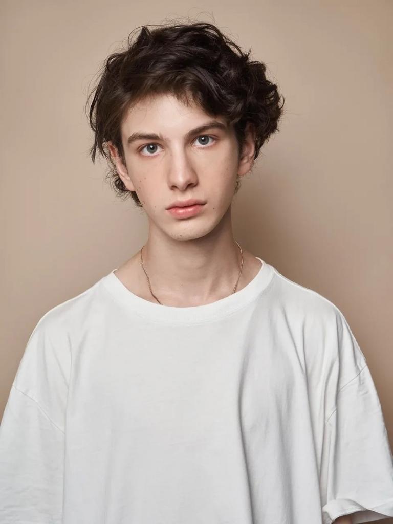 bloomyboyfriend's tweet photo. простите а как жить в сознании того что у тебя не будет такого парня.. https://t.co/SssvNJzYUm
