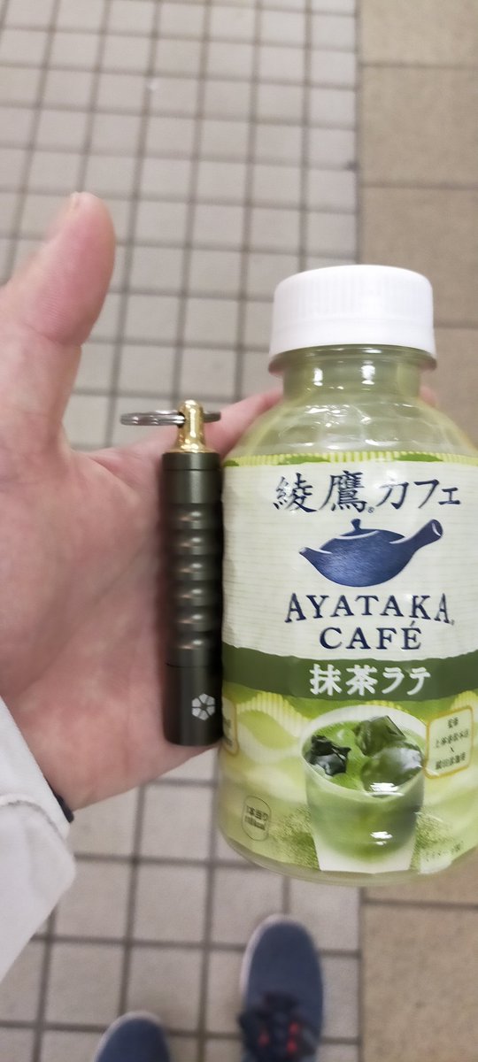 MagnoliaSpirits's tweet photo. 仕事終わりは甘い飲み物が飲みたくなるよね
#ライトアンドドリンク
#edc
#flashlight
#prometheuslight
#フラッシュライト https://t.co/hi6OAnVm4Q