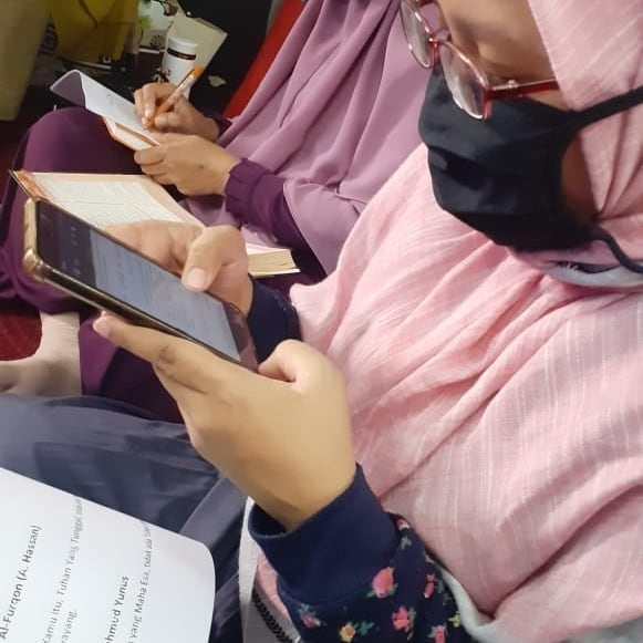AQLIslamiCenter's tweet photo. Peserta #3MQu #TazkiyatunNafs semalam antusias menyimak penjelasan dari Ustadz
Tidak hanya mendengarkan, namun peserta juga sibuk mencatat & merangkum nasihat-nasihat Ustadz Bachtiar Nasir dan Ustadz Deden Makhyaruddin
#Khidmah #YukTadabbur #Tadabbur #TadabburQuran #JumatBerkah https://t.co/U9WHxZWVtF