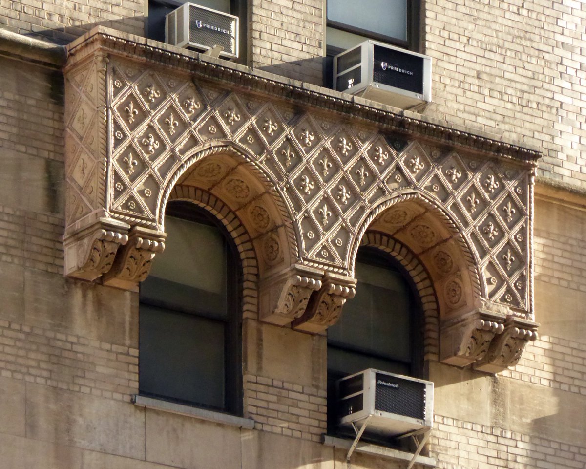 StopVornado's tweet photo. To be demolished: the beautiful Stewart Hotel — another one of those supposedly "blighted" buildings. Built in 1929, this still-in-business-hotel is eligible for both the National Register of Historic Places and New York City landmark status.

(7/8) https://t.co/24U8U0xdzA