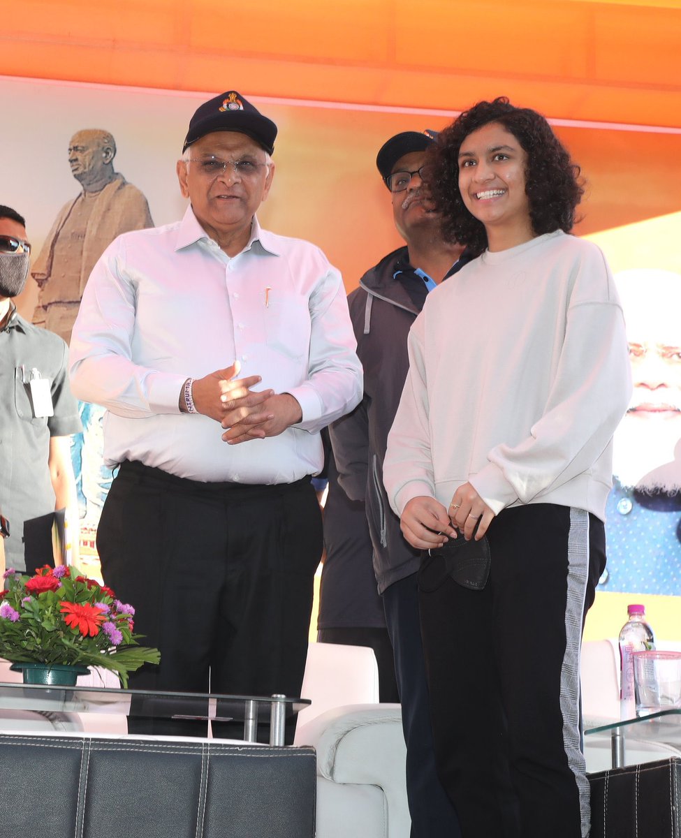 ગુજરાતના મહેસાણા ની 16 વર્ષની દીકરી તસનીમ મીર ને અંડર 19 ગર્લ્સ બેડમિન્ટન સ્પર્ધામા વર્લ્ડ નંબર 1 નુ સ્થાન પ્રાપ્ત કરી સમગ્ર વિશ્વમાં ગુજરાતનું નામ રોશન કરવા બદલ ખૂબ ખૂબ અભિનંદન...