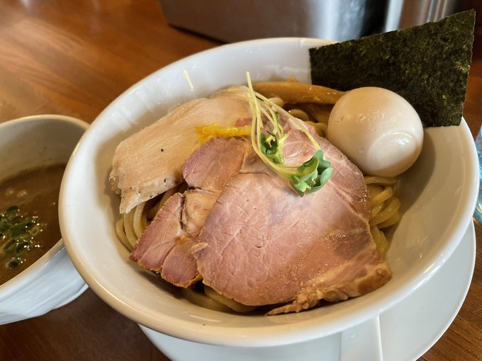 3ヶ月ぶりのラーメン
新年初ラーメンでございます🤘

大都会王子の藤むらさんの
濃厚特製つけ麺とチャーシュー丼

ご馳走様でした〜👏 