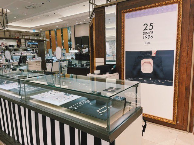 emshop_official's tweet photo. ◇梅田店◇
e.m.SILVER JUBILEE
〜1月18日(火)までe.m.梅田店にて開催中です!
本日17時より職人来店します✳︎
お気軽にお立ち寄りくださいませ
#em_25th
#em_silverjubilee https://t.co/X4f4bZ9bOK