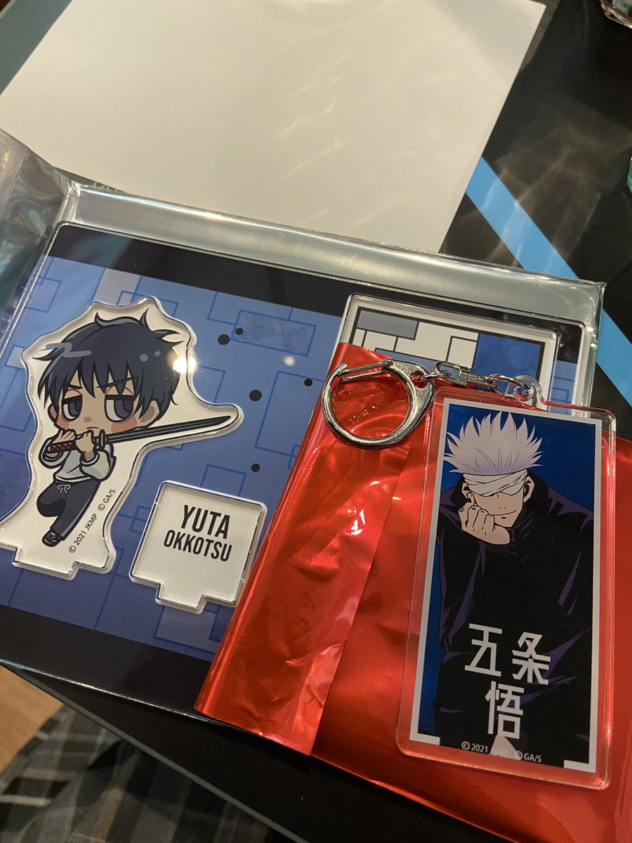 chamru666's tweet photo. [譲渡希望]
劇場版　呪術廻戦 0　カフェ
アクリルスタンド アクリルキーホルダー

譲)アクキー　五条、アクスタ　乙骨
求)夏油(同種)

条件難しいとは思いますがよろしくお願い致します。
都内手渡し又は郵送。 https://t.co/AqLe76o632
