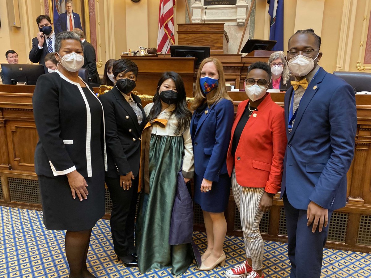 jackie4norfolk's tweet photo. Freshmen
/ˈfreSHmən/
noun

1. a newcomer or novice

We are new to the House but not new to working for our communities. 

Cheers to the Democratic Party Class of 2022! https://t.co/kJAM9Cg16Z
