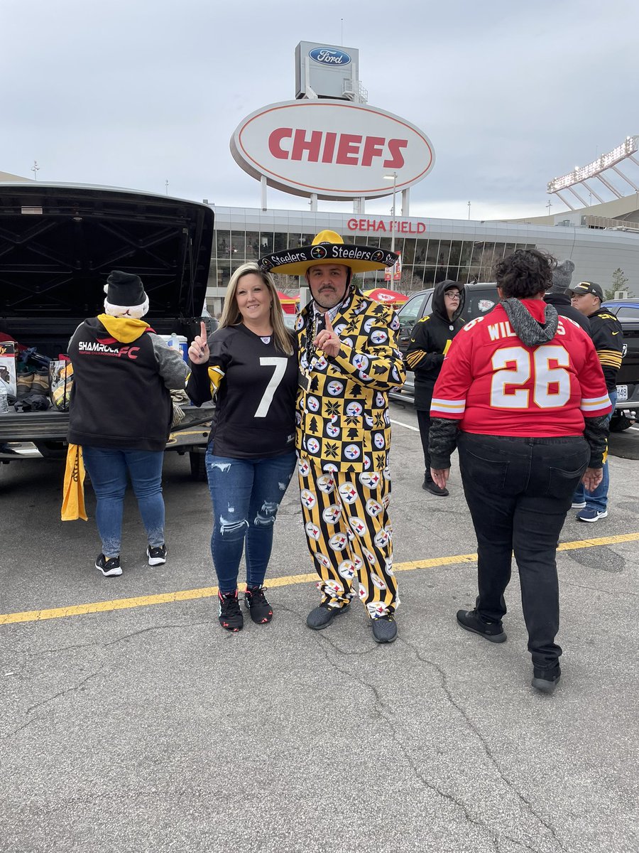 senoroukc's tweet photo. This would be a nice add on to take down to tailgating here in KC for the Wild Card game Sunday night! #SteelersNation #HereWeGo #BeatChiefs https://t.co/1DwSuojHAE