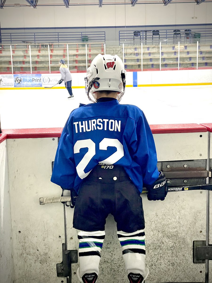 FThurstonXXII's tweet photo. Hockey Kid 🏒
#hockey #hockeykid #futurebadger #badger #badgerboy #sport #sportkid #tripledeke #wisconsin https://t.co/wCa90pKbf6