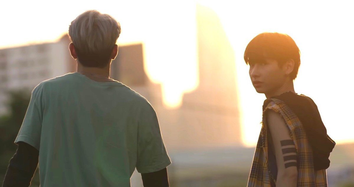 PRSocietyNews's tweet photo. “กัน” คาดเดา “ม่อน” เป็นตัวการทำร้ายพี่ชายฝาแฝด

“แกรม” จะเป็นคนร้ายตัวจริงอย่างที่ “ไวท์” คาดเดาไว้หรือไม่? ติดตามชมออริจินัลซีรีส์ #NotMeSeries เขา...ไม่ใช่ผม” ในวันอาทิตย์ที่ 16 มกราคมนี้ เ���ลา 20.30 น. ทางช่อง GMM25 https://t.co/d8p28PXBHn https://t.co/XIlC2QlIXi