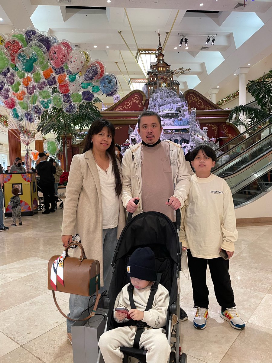mercevillaruz's tweet photo. thanks to @KpopDAD1 I added the bag on my photo๐.. hope to meet army in the mall while shopping..(lol) #CollectionByV #BY_V #BTS #Taehyung @BTS_twt https://t.co/ge0kMeBP5u