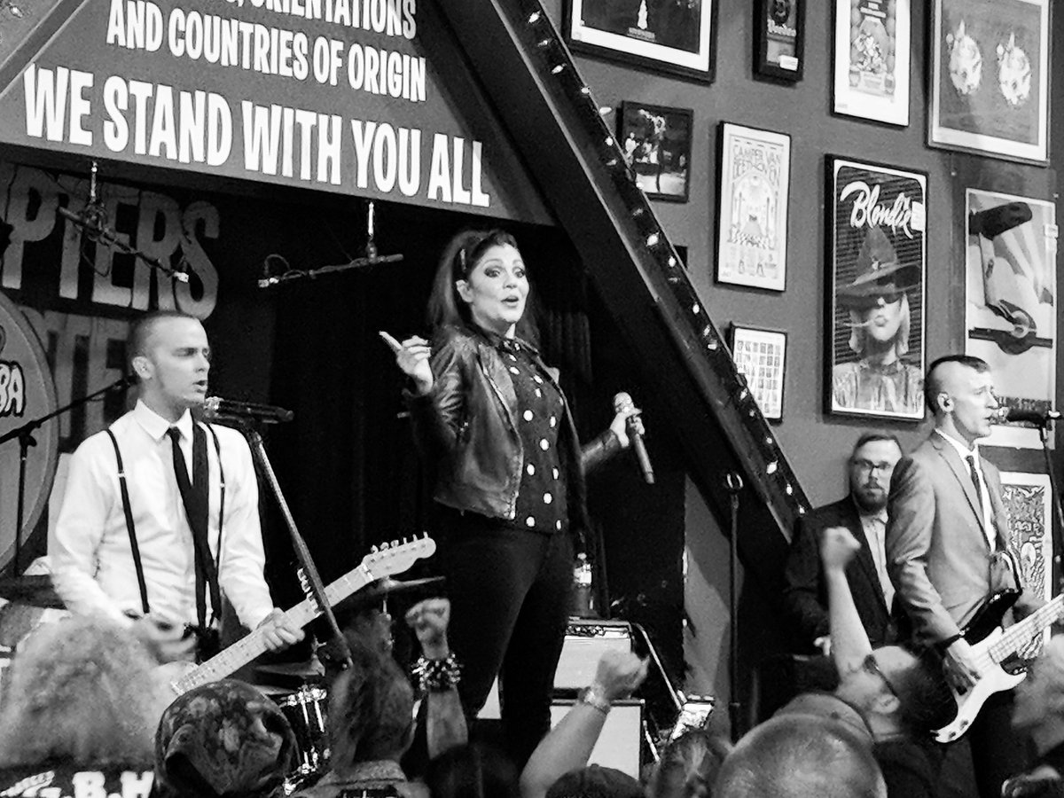 mayorNHL's tweet photo. Easy.
@Interruptweets are always #MayorApproved https://t.co/c5PVMYHnCd