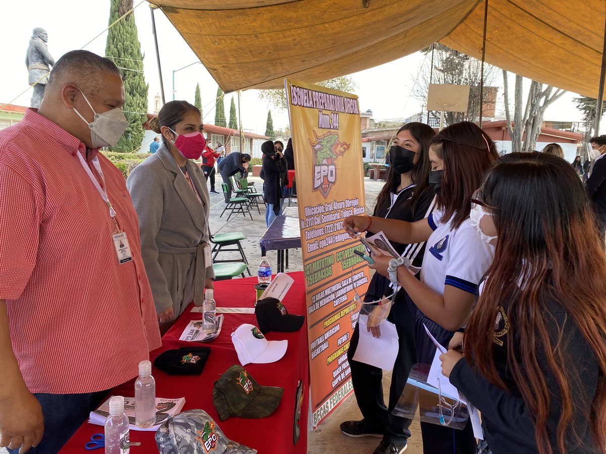 epo244's tweet photo. La Epo 244 participó en la Expo Orienta llevada a cabo en las instalaciones de la Escuela Secundaria Oficial. No. 0022 Jóse Ma. Morelos y Pavón. Gracias por la invitación 😊. #JóvenesExitosos  #ingresoamediasuperior https://t.co/oY79mu9S0l