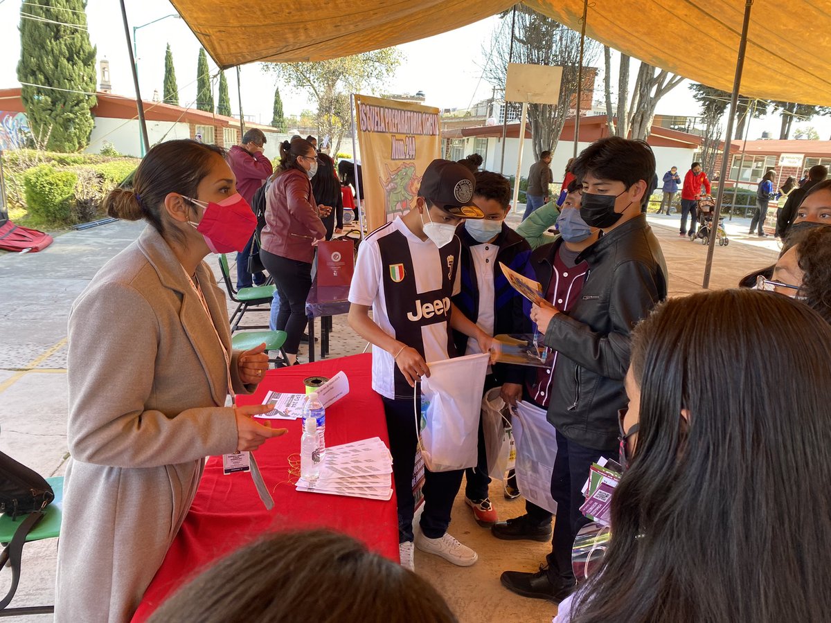 epo244's tweet photo. La Epo 244 participó en la Expo Orienta llevada a cabo en las instalaciones de la Escuela Secundaria Oficial. No. 0022 Jóse Ma. Morelos y Pavón. Gracias por la invitación 😊. #JóvenesExitosos  #ingresoamediasuperior https://t.co/oY79mu9S0l