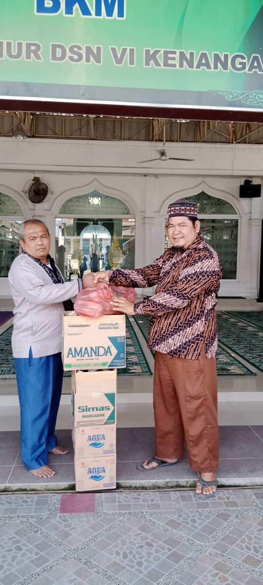 syarifuddinman6's tweet photo. Berbagi Jum'at Barokah.. https://t.co/cIVIVmRcD3