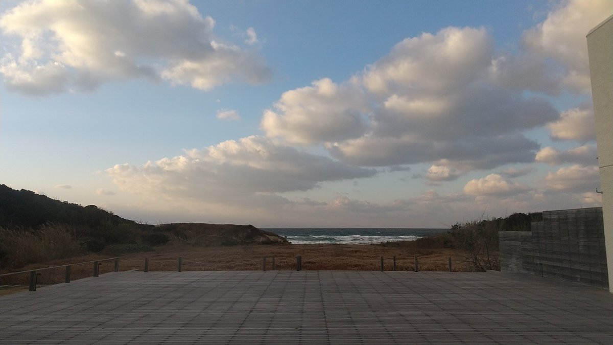momo_sax_'s tweet photo. 世界からご縁が此処に冬深し
#bbbhaus
きっと今秋月見はこの浜から波音と共にサックスを。 https://t.co/5IcYdgbydp