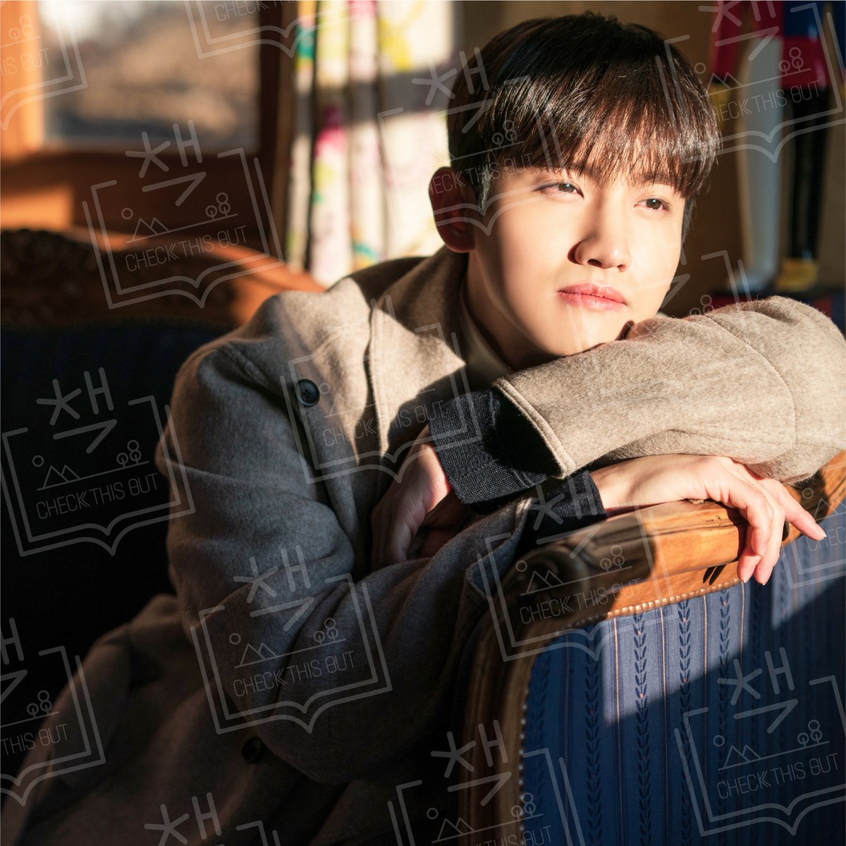 Kkorepo's tweet photo. 【情報】#東方神起 の童話作りプロジェクト「#CHECK_THIS_OUT」の公式アイテム　本日1月14日(金)10:00より＠Loppi・HMV&amp;BOOKS online・HMV店舗にて予約受付開始！#チャンミン　#ミンホ https://t.co/QK4CpiQOc0 https://t.co/w95v3XhBSf