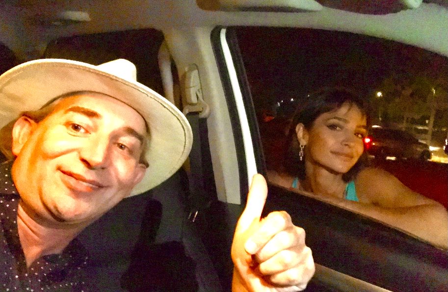 MAGOSINDIENTES's tweet photo. Y Saliendo del Desfile #Pinamar #ModaLook 2022 pinto selfie con la Grosa humilde y genia de ⁦@Asnicar__Brenda⁩ que se acercó para la Foto !!!! https://t.co/c9rJrdOFFm