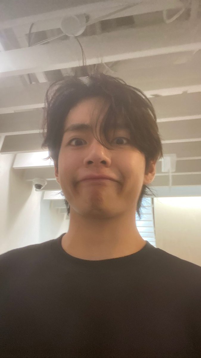 OT7COMFORT's tweet image. my universe. 😕💜