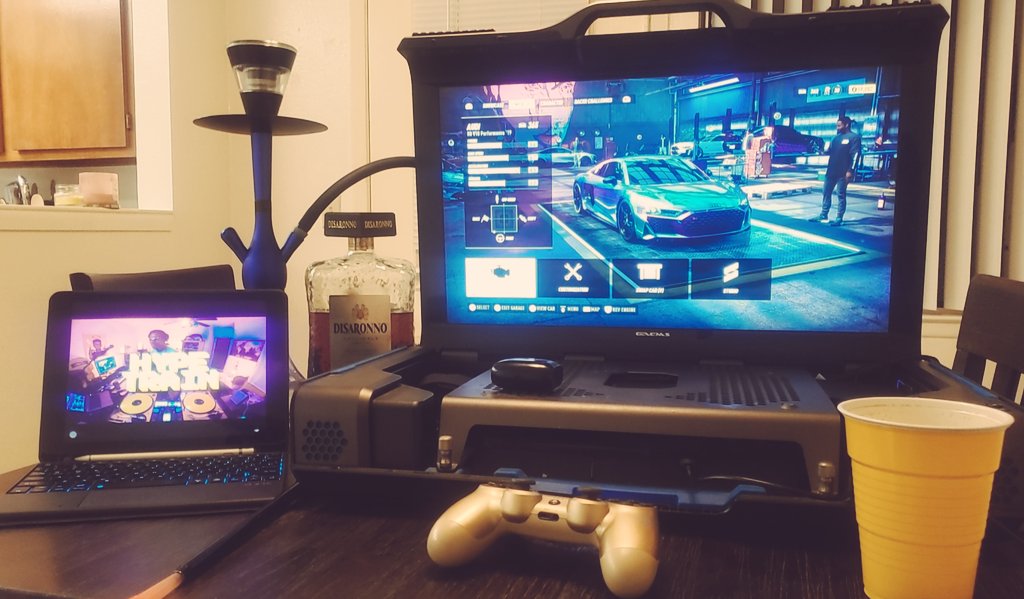 keeonB_thatbeme's tweet photo. My essentials. Im good anywhere ๐ฎ๐ฅ๐ ๐๐๐พ#thursdaynight #ibechillin https://t.co/s5fTMwAznk