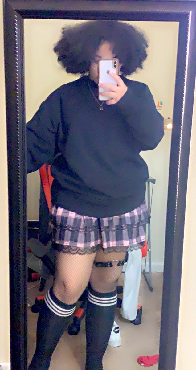 ItsZoil's tweet photo. Feeling submissive and cute rn https://t.co/bppJfBl7sb