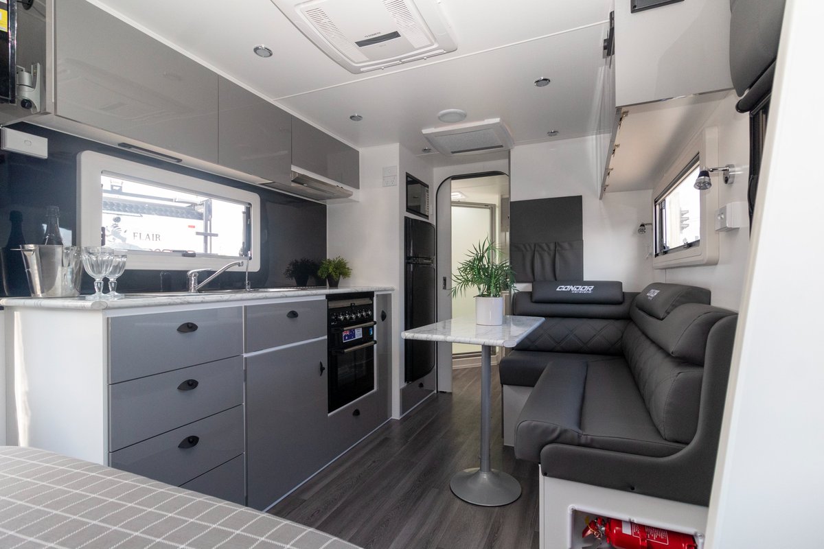 ausmhc's tweet photo. At 21ft, the Land Bruiser is a popular layout from Condor Caravans, covering all home and travel essentials.

See more of the 21ft Land Bruiser - https://t.co/zgCu6hXm33

#YouGottaGetOutHere #CondorCaravans #LandBruiser #NewCaravans #SeeAustralia #TravelNSW https://t.co/3uizgwzZlM