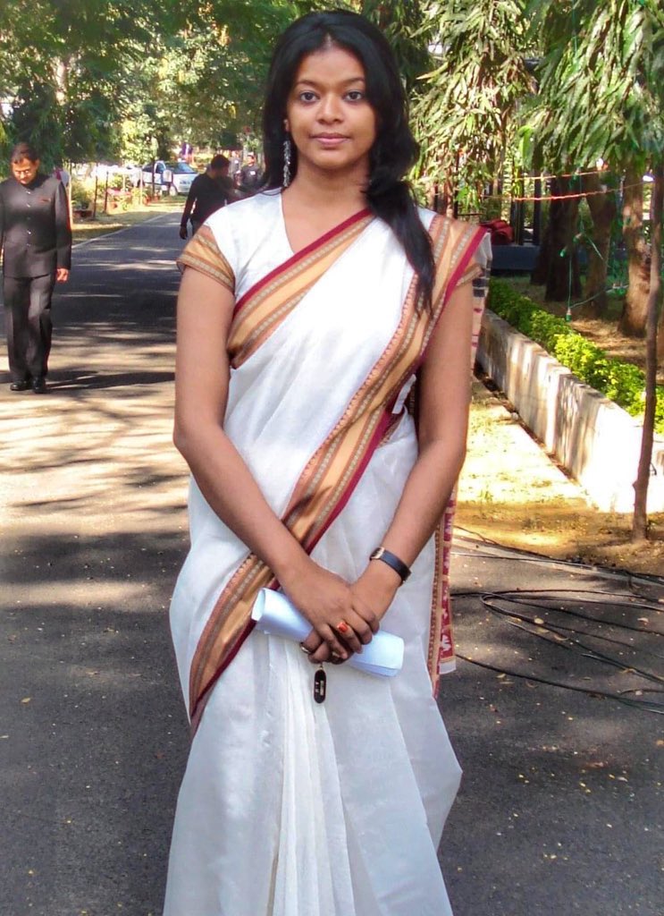 OraonNesha's tweet photo. अकैडमी में ट्रेनिंग का पहला दिन, 2008 

सरकारी सेवा के 13 साल 

#BureaucratsIndia https://t.co/JcgdC9JapH