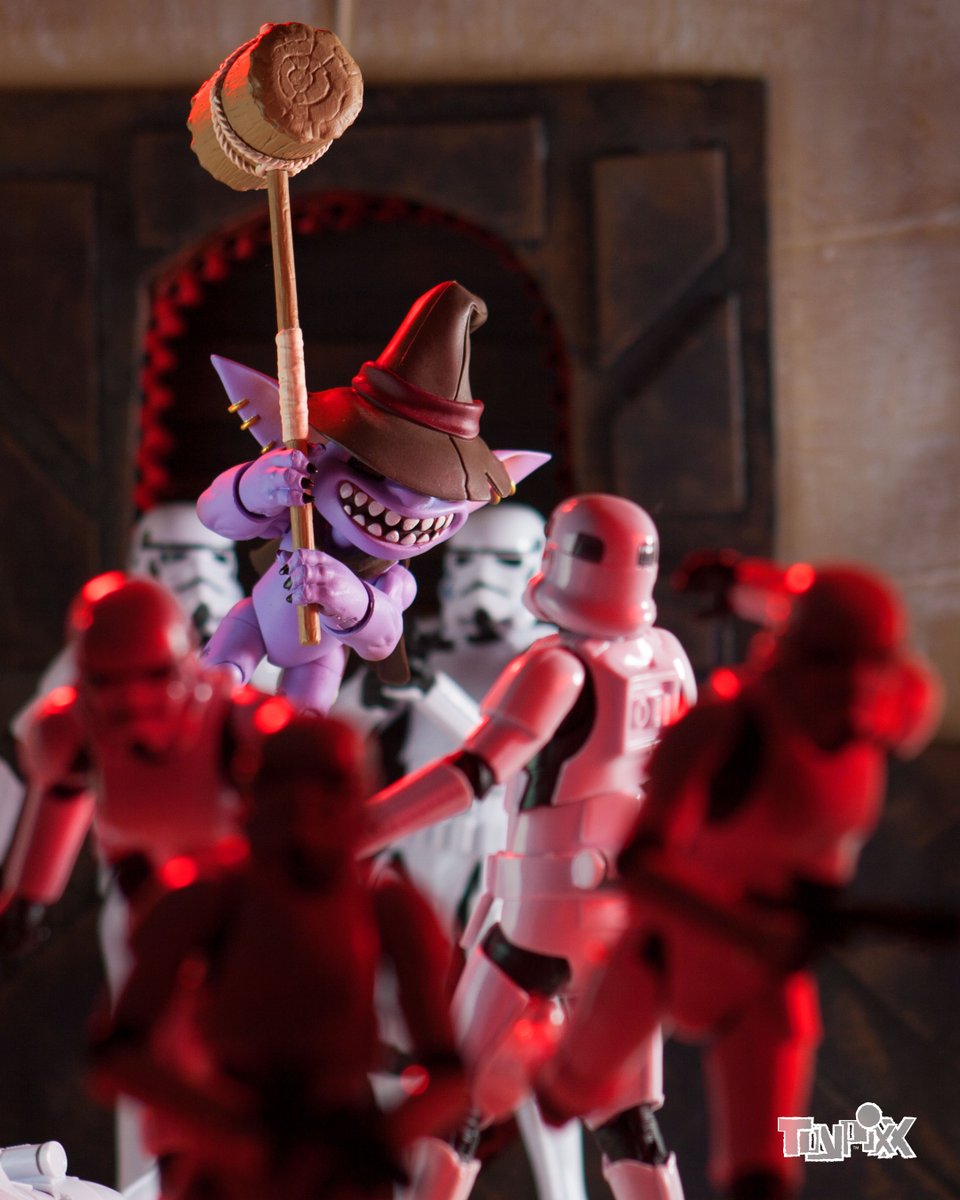 toypixx's tweet photo. #Tuff's bored and my #Stormtrooper army isn't doing anything until my #SHFiguarts #Mandalorian and #BobaFett show, so I thought I'd let the maniacal dude have some fun.

#plunderlings #nomadtuff #toyphotography #fanart #actionfigures #starwars #blackseries @plunderlings @starwars https://t.co/5uDuYdiL4S