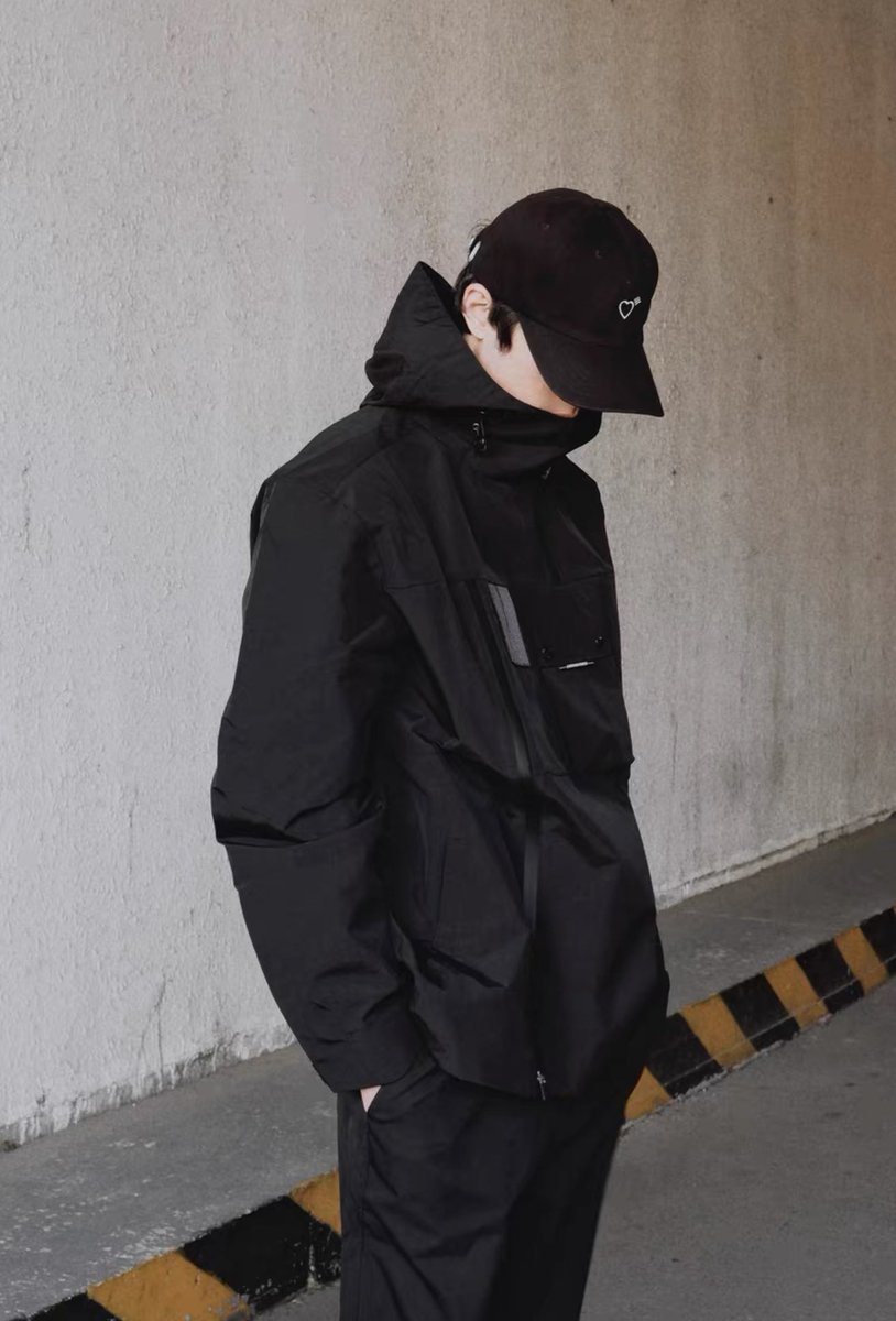 XTechwear's tweet photo. Enshadower Heterogeneous Techwear Jackets
#mxdvs #mxdvssquad #mxdvsfamily #warcore #warcorestyle
#techwear #techwearfashion #techwearfits #techwearlooks
#darkstvle #darkwear #darkwearfashion #maskedselfie #cyberpunk
#ghostmane #newyearspost #grungeboy #eboy #gothaesthetic https://t.co/OIyR8Cix2N