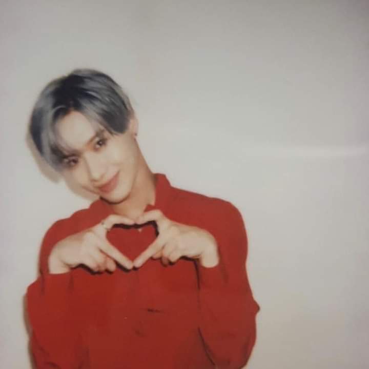 Chois_1209's tweet photo. "Cuando las lágrimas llenen mi rostro, solo tienes que decir una palabra, "Te amo", solo eso, cuando este demasiado cansado, cuando este molesto y herido, se el lugar donde me apoyaré, abrázame"

Think Of You- Taemin

#TAEMIN #SHINee #taeminweloveyou https://t.co/MKdFYStGeI