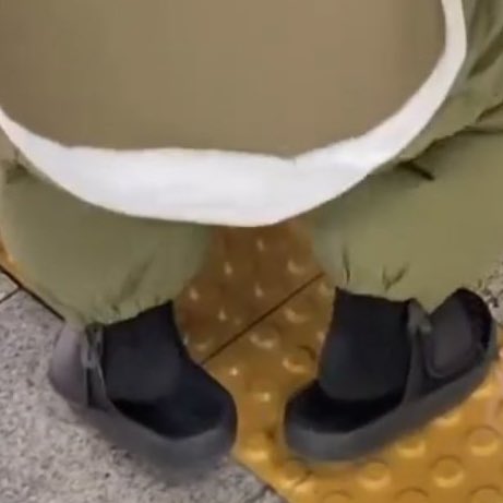 แตะคู่ใจอากาศหนาวแค่ไหนหนูก็จะใส่ยีซี่คับ