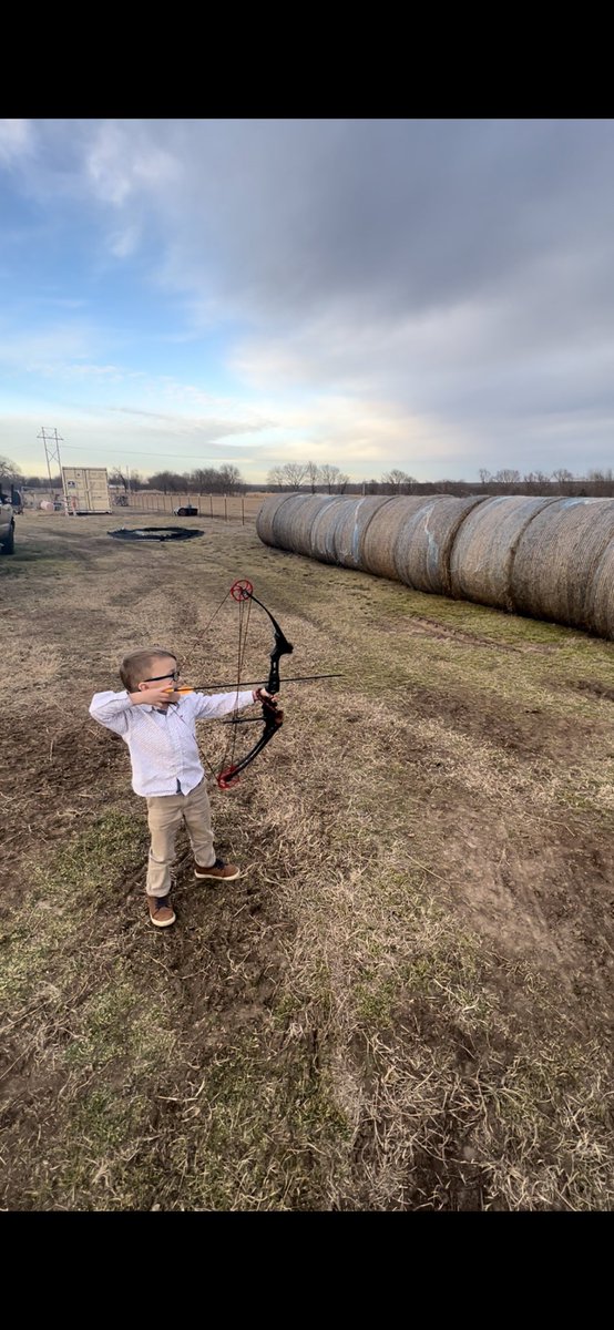 WalkerFarmFam1's tweet photo. 5 years old and slinging arrows. He wants to be just like his big brother. π―#genesisbow #archery #cherokee https://t.co/NVTboALegG