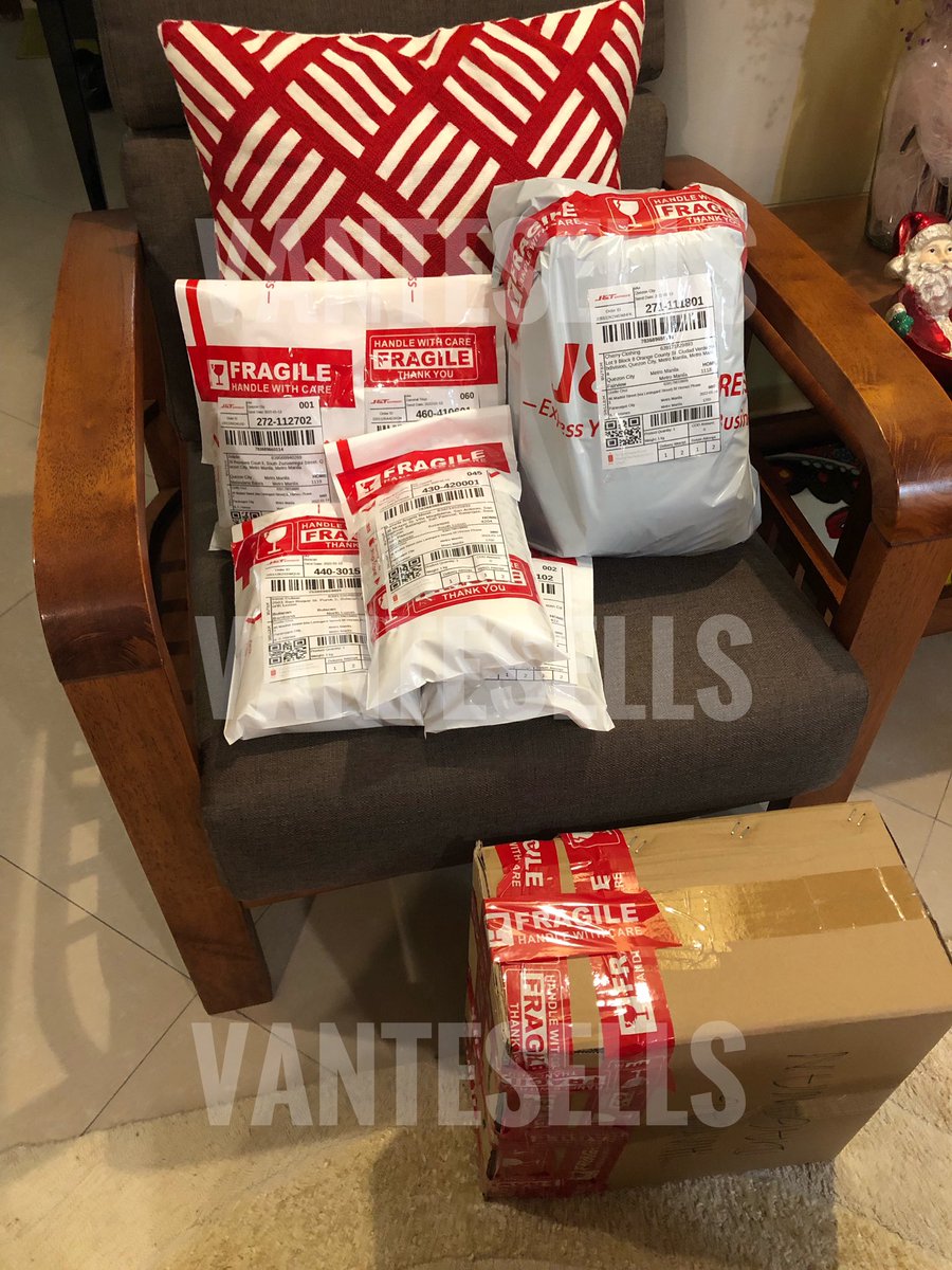 vantesells's tweet photo. #vantesellsUPDATE
Packing day 📦 if you haven’t received a dm/packing pic/TN that means i’ll work on your parcels this weekend 🙇🏻♀️
some mass updates:
✈️ IN TRANSIT TO PH
▫️Dalmajung 2nd PO
▫️MOTS BR Nov orders
▫️Merch Box 5
▫️Black Friday
▫️Holiday Box
▫️some SG2022
Thank u 🙏🏼 https://t.co/9AiIdWInh1
