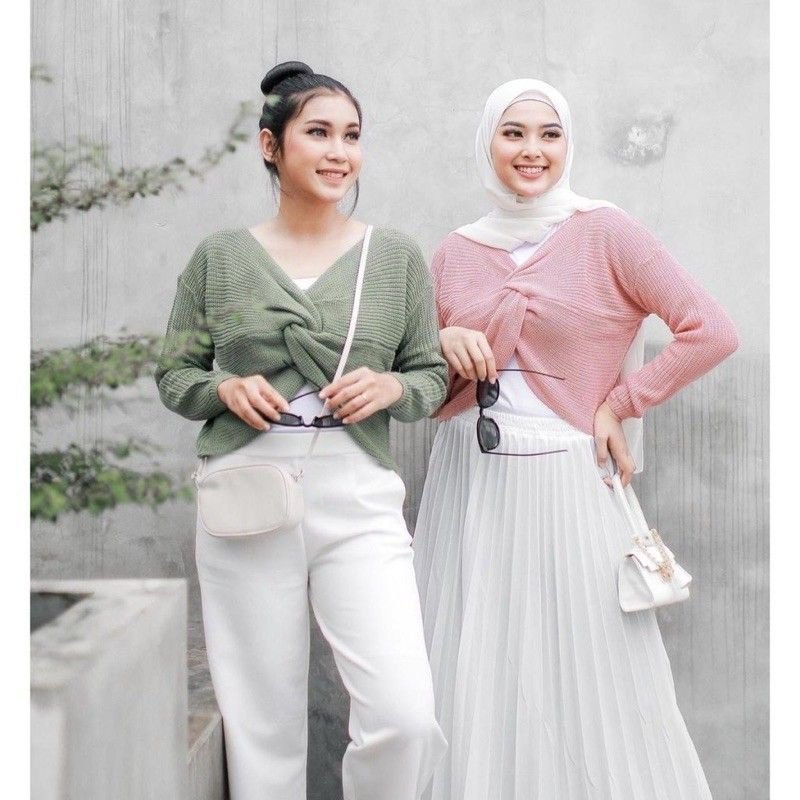Nuyjane18's tweet photo. Laluna cardigan cocok banget buat hangout sama temen temen 
https://t.co/L9vaC5oRNd

#JumatBerkah #Shopee #outfit https://t.co/veQw9ESP9U