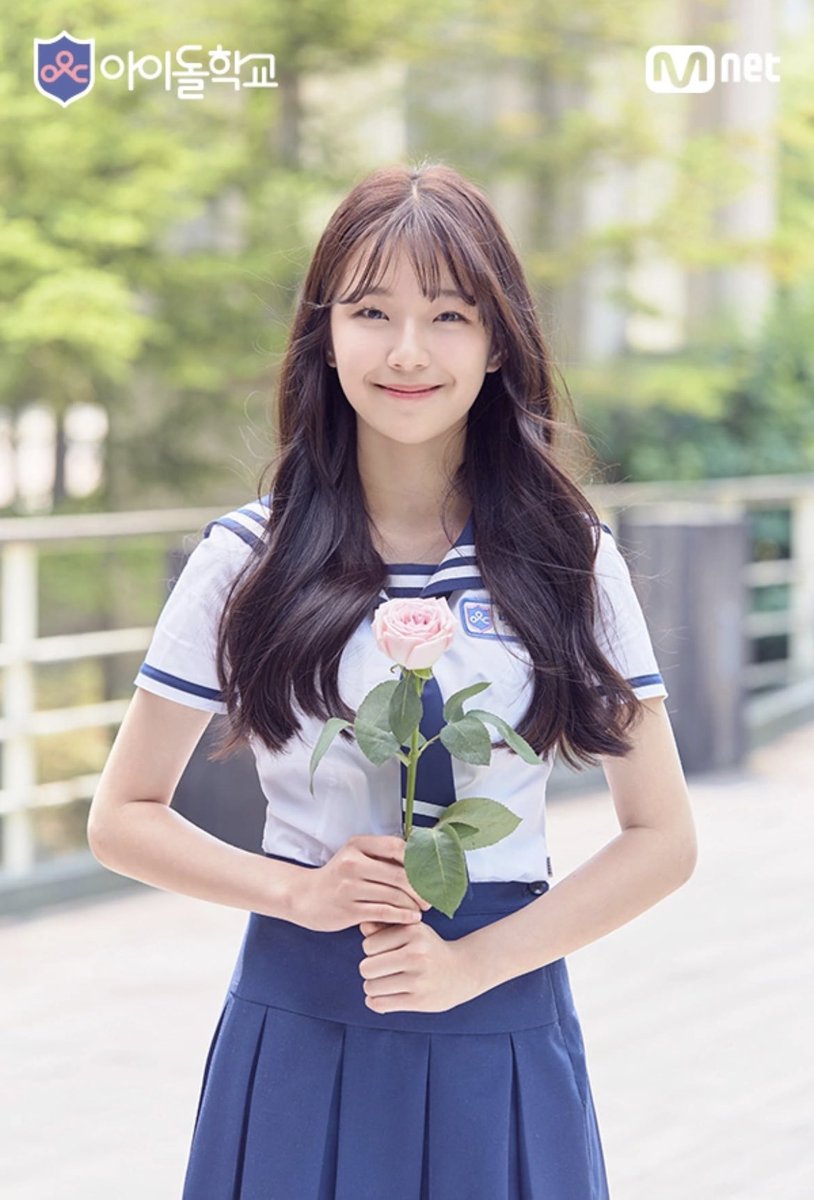 3003_taetae's tweet photo. พี่เยวอน หน้าเหมือน น้องจีฮอน Fromis_9 มาก เวลายิ้มคือ ฝาแฝดดดด มีใครคิดเหมือนกันบ้าง  #SinglesInferno https://t.co/aLvdXdem84