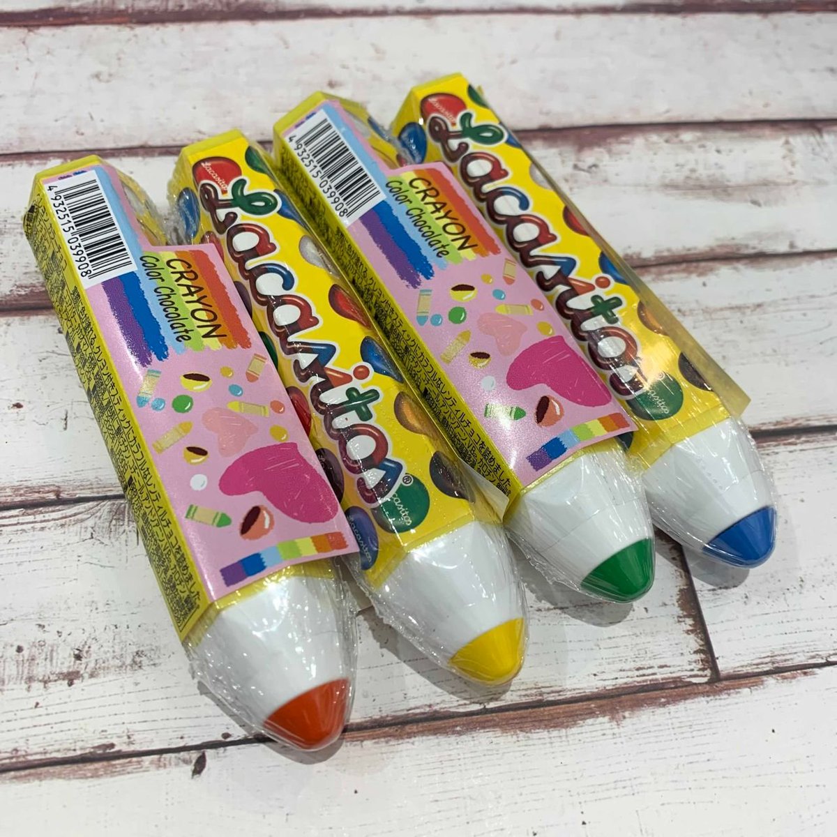 rs_kamiotai's tweet photo. お子様に人気のチョコレートが入荷しました💞
プレゼントのちょい足しにもオススメです💫
本日のブログでご紹介しているので是非下のリンクからご覧くださいませ💁♀️
https://t.co/oCm2e9mfkP
#チョコレート
#rainbowspectrum https://t.co/EXMdlcO7Vw