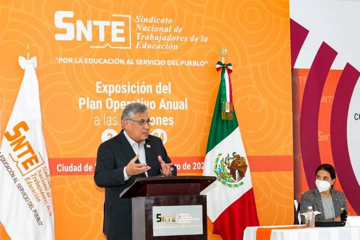 juliolmtz's tweet photo. #TodosSomosUno 🙋‍♀️🙋‍♂️

🔴 Convoca #SNTE a agremiados a participar en Cuarta Consulta para la construcción del Pliego Nacional de Demandas #PND2022 📜 El ejercicio democrático será del 24 de enero al 2 de febrero 🗓️ Mtro. Alfonso Cepeda Salas ✔️

Nota 👉 https://t.co/XLYrdqSI3J 👈 https://t.co/R9AyQyadXq