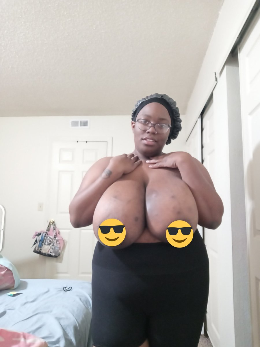 ItsMissFashion's tweet photo. First appointment vs most recent
(Scars on my stomach are from my skin condition) and also some before.... I know yall wanted to see those nips but im a modest lady 🤣🤣
#breastreduction #BreastReductionIsNotCosmetic https://t.co/QmXRZYKxuM