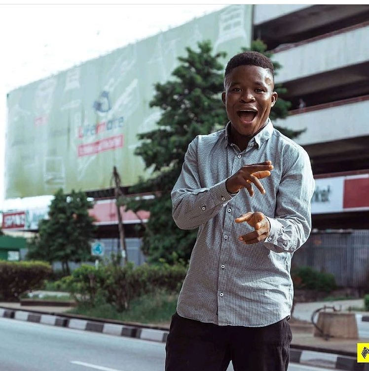 whatUrscores's tweet photo. I say make I remind una say weekend Dan come. As I no too fine but you fine let do the smiling photo challenge #smilingFriday oya upload the last picture that you were truly happy smiling. #follow4follow @bustopsng @Gidi_Traffic https://t.co/yi8VX8YUuX