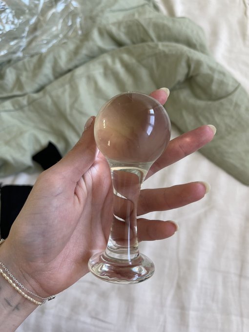 I&rsquo;m both scared and excited to try out my 14 new butt toys. Wanna watch? https://t.co/UuV4MoRnnr<a href="/tag/onmfc"class="tags"><span>#onmfc</span></a>