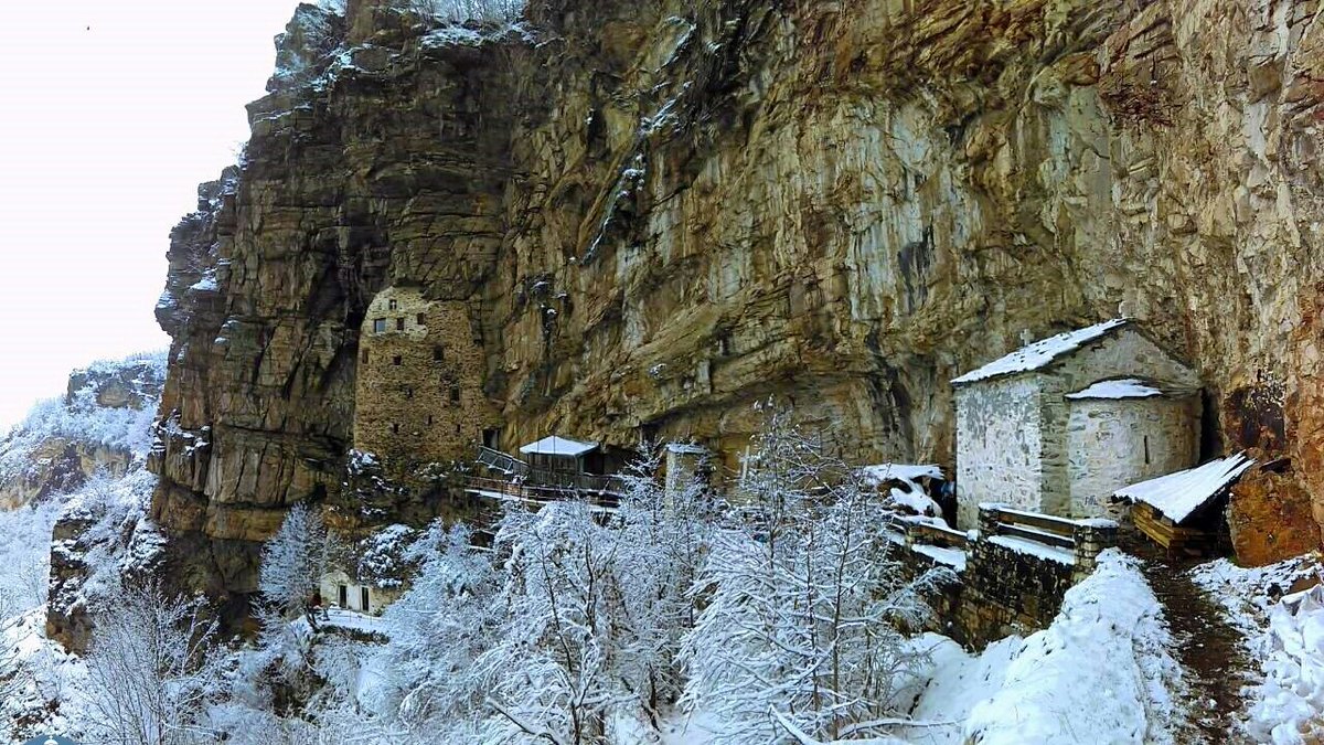Mimica505's tweet photo. Sveti Vasilije Veliki, freska 12. vek - manastir Studenica 🌿🕊 #StudenicaMonastery #fresco #Serbia #Europe 🌍🌤 https://t.co/WEQOM7WuoC