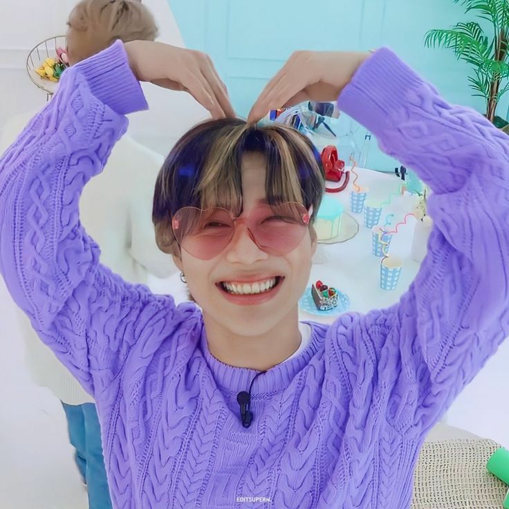 bbymintslockets's tweet photo. Lee Taemin, my precious baby boy, this must be really hard for u 🥺 please always stay strong, 
stay healthy physically and &amp; take care ❤️ Get well very soon ❤️ i will always love, support, appreciate, and wait for you, Lee Taemin 

#WeLoveYouTaemin https://t.co/UAgXPbr3mG
