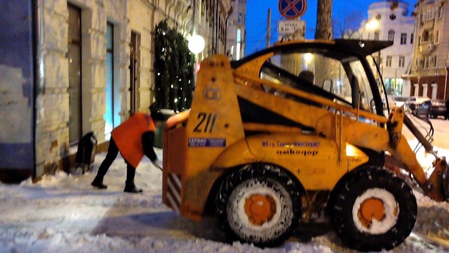 Улица Некрасовская. Утренняя работа <a href="/MPZHILSERVIS/">МП г.о. Самара"Жилсервис"</a>  Очистка дворовых территорий❄️ Контроль Главы <a href="/rradyukov/">Роман Радюков</a>