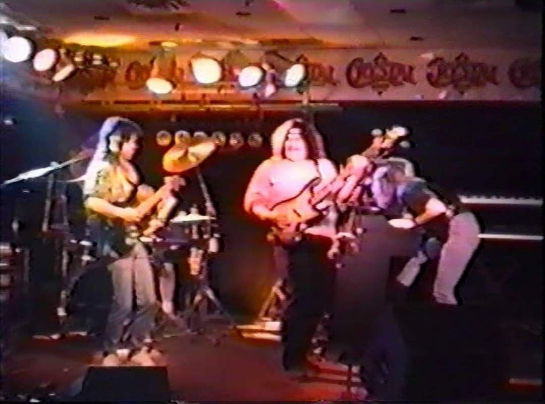 BradleyTim's tweet photo. @crazygood1956 When I was in this band in 93, we did the Kansas song Carry on Wayward Son. Arden, who is solo on bass and playing the guitar, studied vocals at Bemidji University and is incredible. He just gave us the key to sing in and the three singers would do it. It sounded #JustLikeKansas https://t.co/lXLFO8ydm5