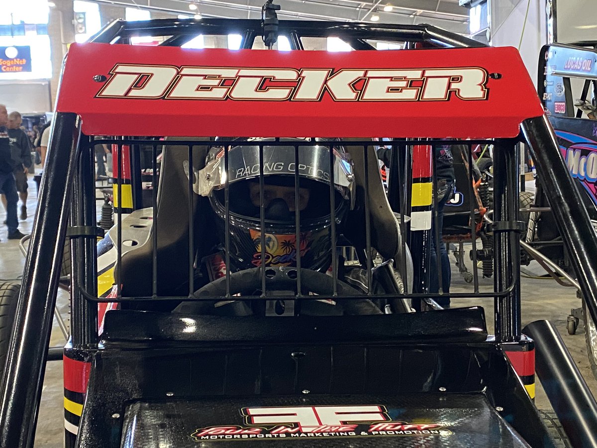 M_DeckerRacing7's tweet photo. Tough night in Tulsa - fast race car but just another Chili Bowl for Michelle. 3rd place run in the heat race. Started 7th, up to 5th &amp; moving forward in Qualifier &amp; caught in racing deal. Moving forward in B &amp; motor problems ended her night https://t.co/Mjx94yDBBy